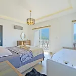 La Blanche Villa *